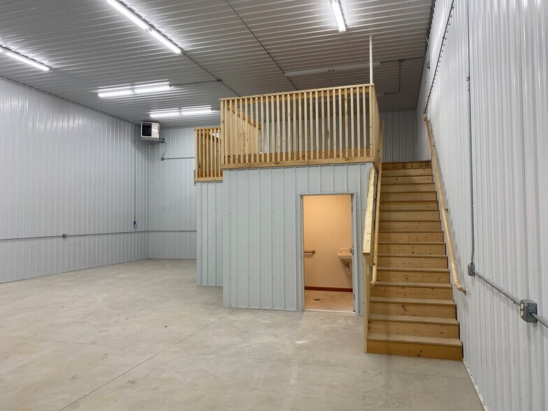 More Photos Of 108 Dundas Rd, Monticello Warehouse For Sale