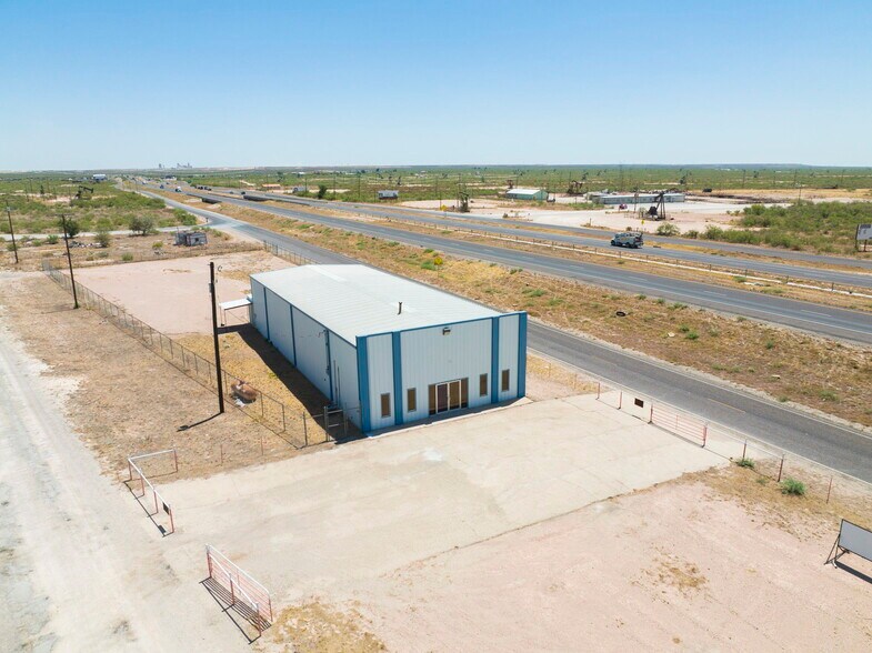 More Photos Of 850 W I-20, Penwell Warehouse For Lease