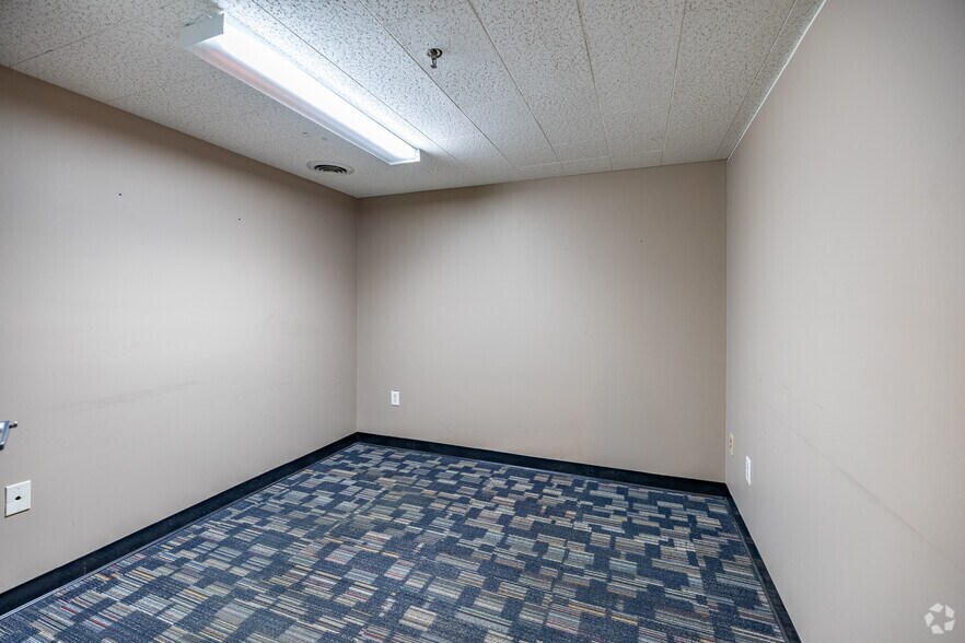 More Photos Of 420 W Morris Blvd, Morristown Office For Lease