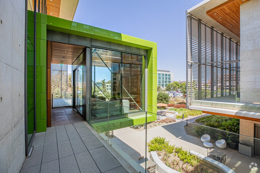 More Photos Of 9310 Athena Cir, La Jolla Research And Development For Lease