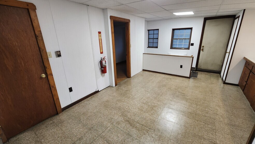 More Photos Of 637 Hempfield Hill Rd, Columbia Warehouse For Lease