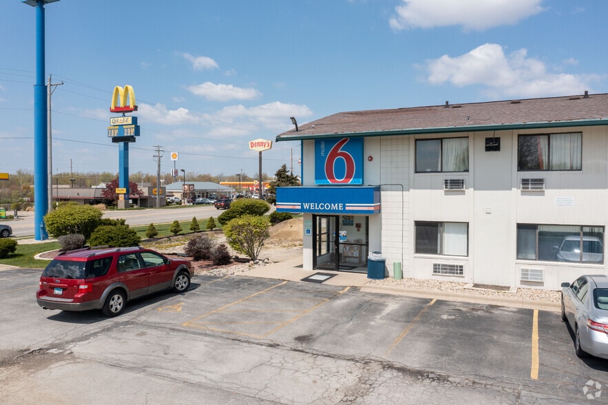 More Photos Of 1600 N Main St, Normal Hotel For Sale