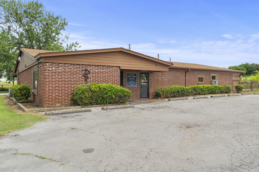 Primary Photo Of 1404 S B St, Henryetta Healthcare For Sale