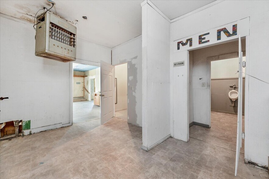 More Photos Of 624 Park Blvd, Orange Cove General Retail For Sale