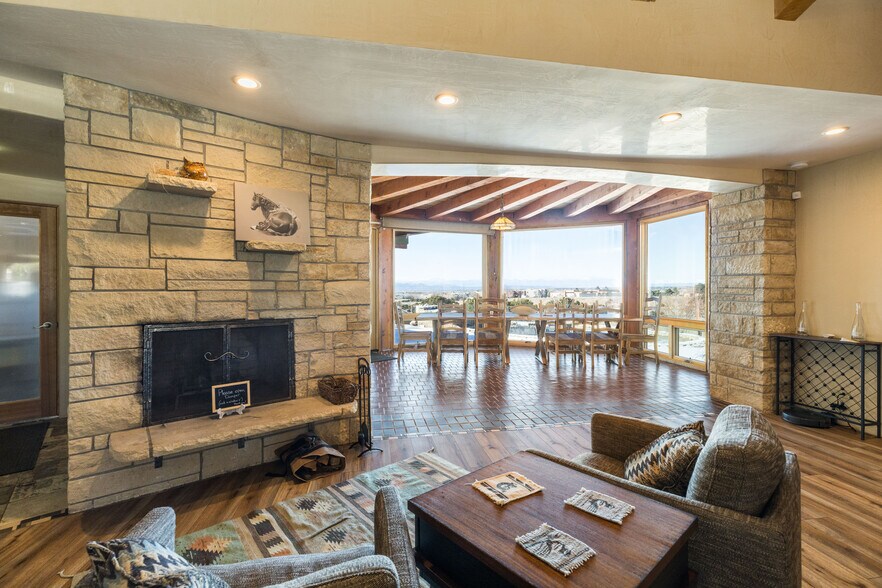 More Photos Of 102 Rabbit Rd, Santa Fe Specialty For Sale