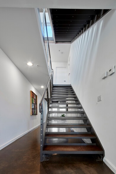 More Photos Of 2100 Abbot Kinney Blvd, Venice Office For Lease