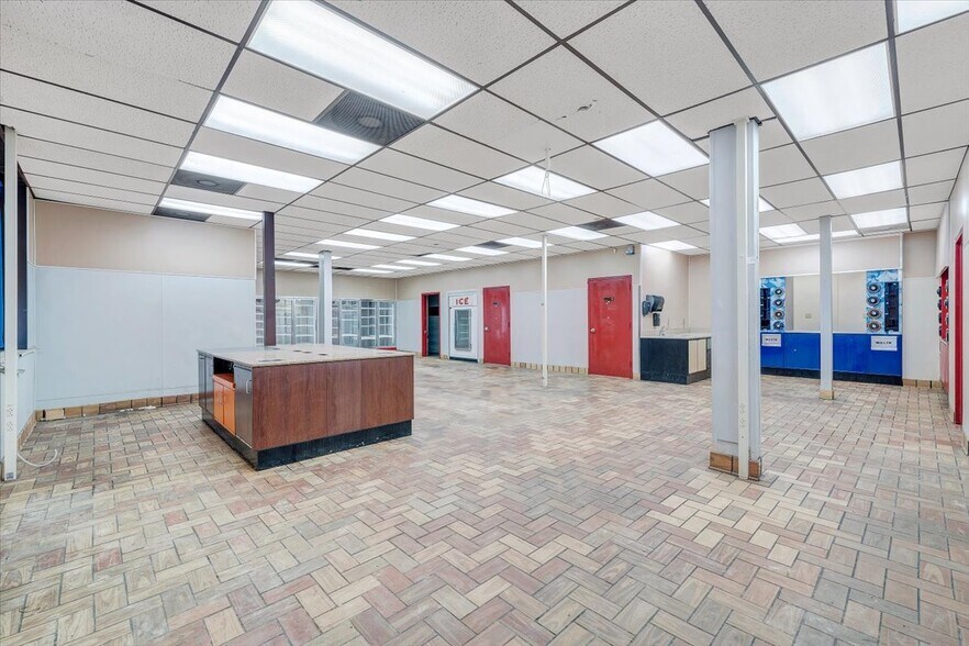 More Photos Of 1000 Electric Rd, Salem Convenience Store For Sale