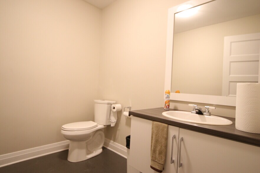 More Photos Of 1877 Merivale Rd, Nepean Office For Lease