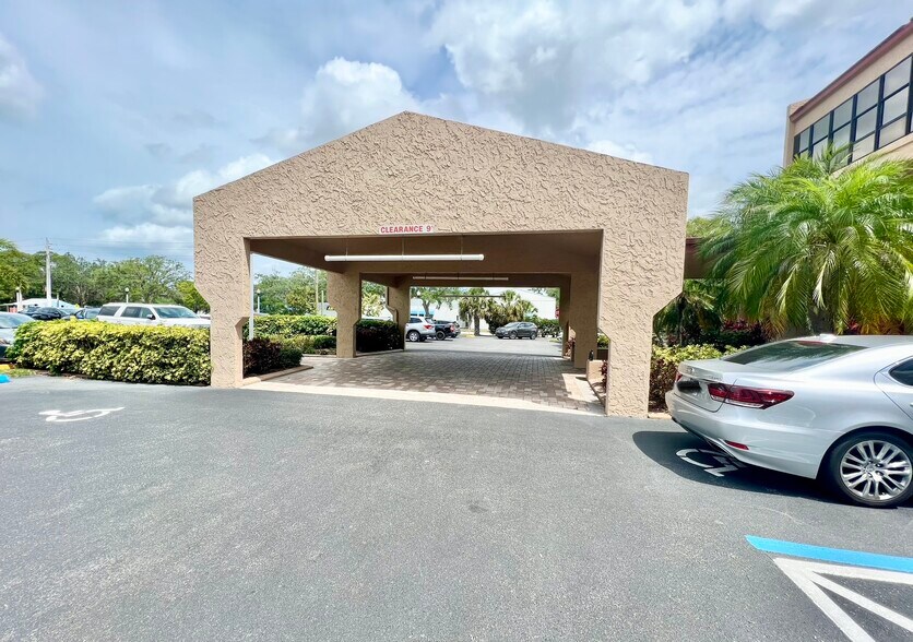 More Photos Of 2650 Bahia Vista St, Sarasota Medical For Sale