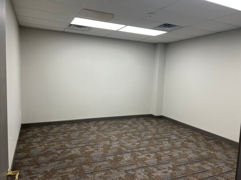 More Photos Of 601 SE 5th St, Topeka Office For Lease
