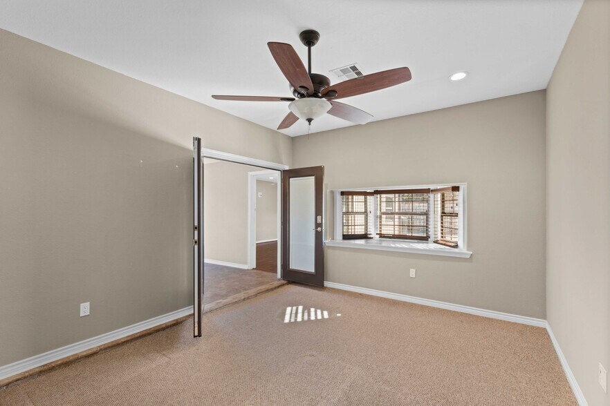 More Photos Of 1618 Callaway Dr, Alvin Warehouse For Lease