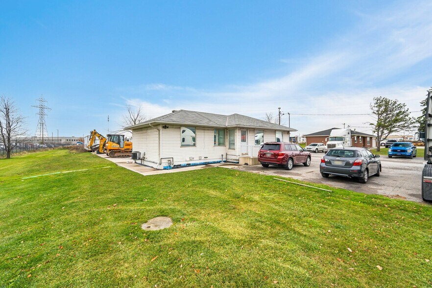 More Photos Of 140-160 Derry Rd E, Mississauga Office For Sale