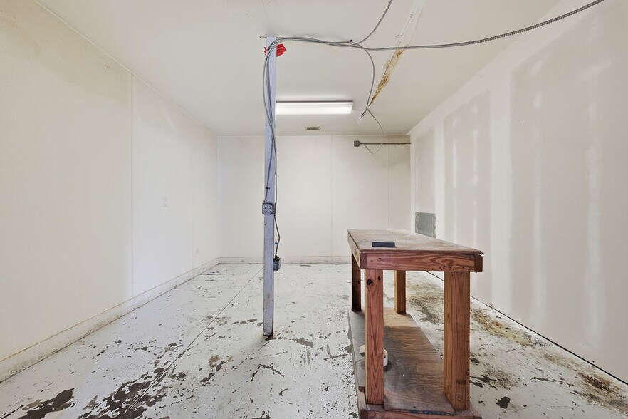 More Photos Of 605 N County Road 393, Santa Rosa Beach Light Manufacturing For Lease