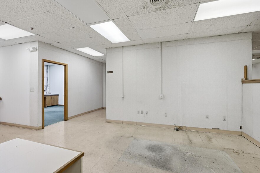 More Photos Of 117 E 4th St, Joplin Office For Sale