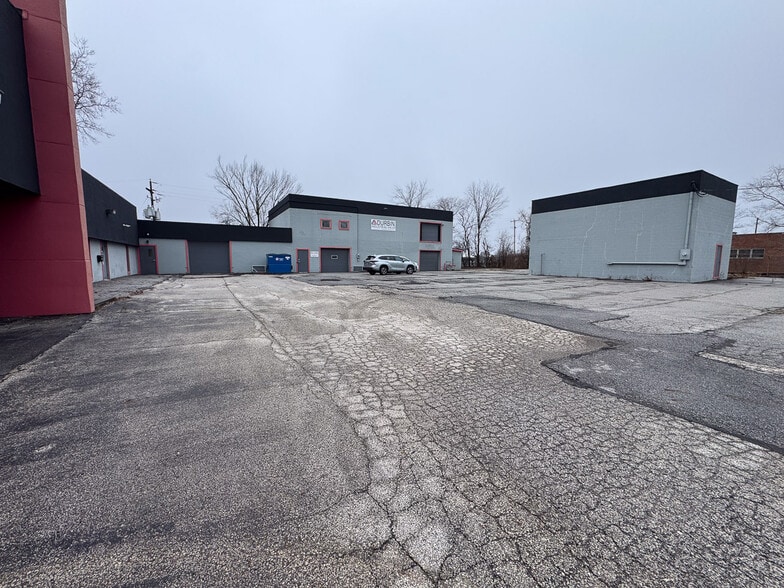 More Photos Of 1050 Triplett Blvd, Akron Warehouse For Sale