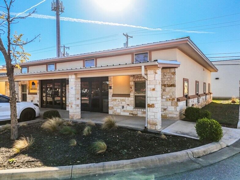 More Photos Of 3001 Joe Dimaggio Blvd, Round Rock Office For Sale
