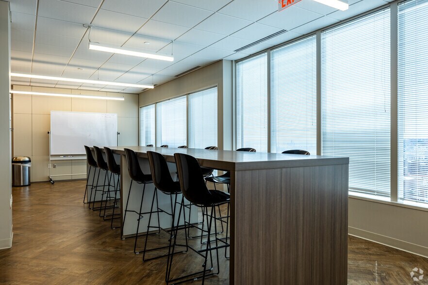 More Photos Of 1299 Farnam St, Omaha Office For Lease