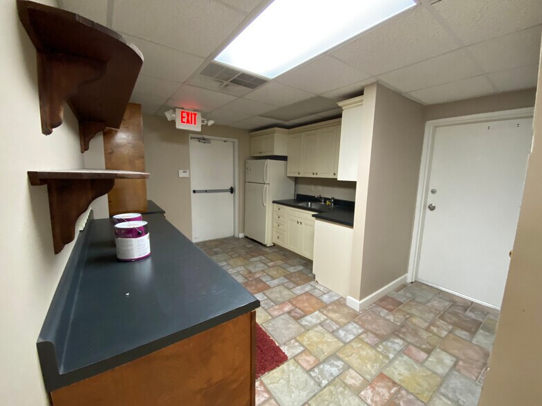 More Photos Of 2007 Old Montgomery Hwy, Birmingham Warehouse For Lease