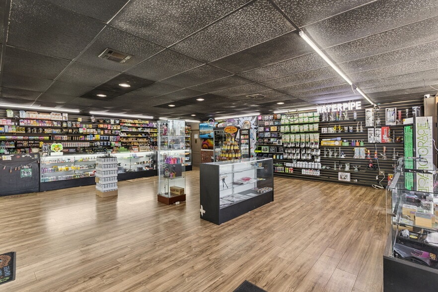 More Photos Of 107 S 14th St, Leesburg General Retail For Sale