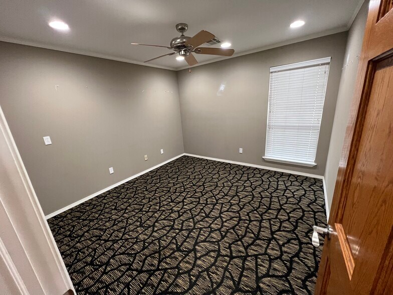 More Photos Of 14716 S Grant St, Bixby Light Distribution For Lease