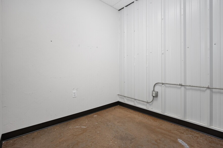 More Photos Of 1940 Harper St, Choctaw Medical For Lease