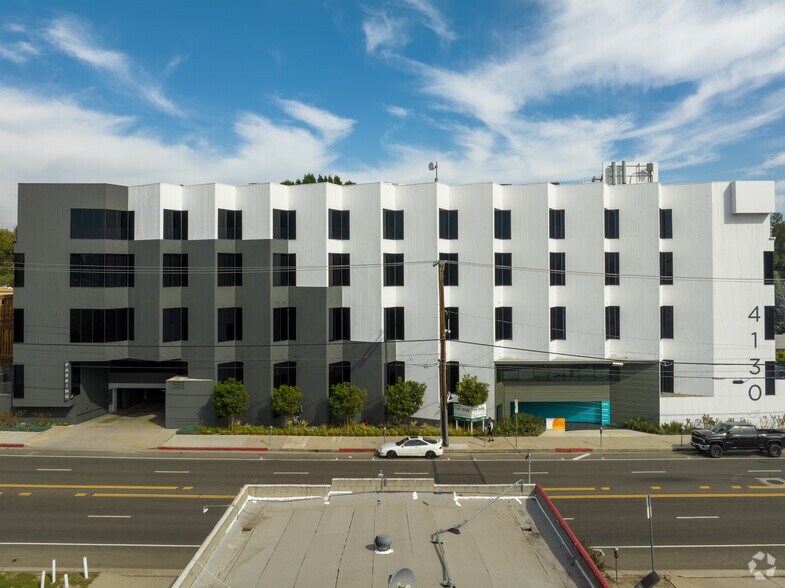 More Photos Of 4130 Cahuenga Blvd, Toluca Lake Medical For Lease