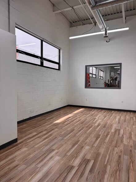 More Photos Of 746 Gotham Pky, Carlstadt Warehouse For Lease