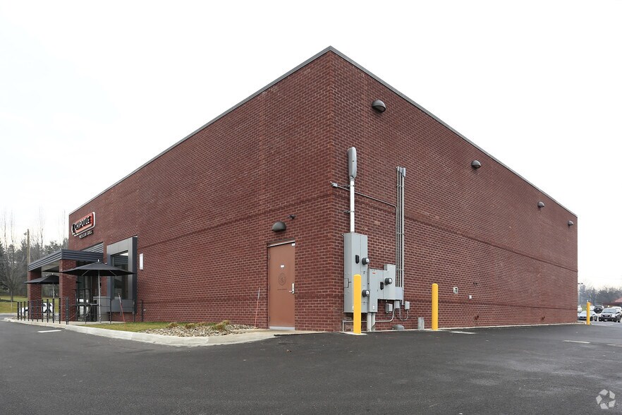 More Photos Of 6267 Wilson Mills Rd, Highland Heights Freestanding For Lease