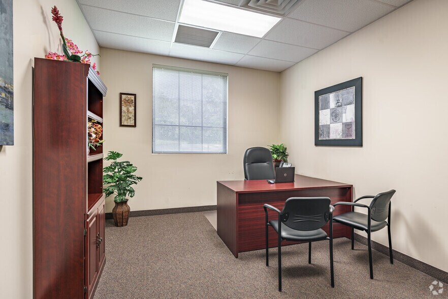 More Photos Of 850 NW Federal Hwy, Stuart Office For Lease