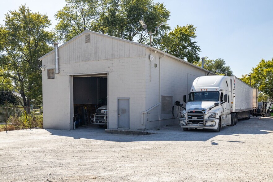 More Photos Of 1781 E Risser St, Kankakee Warehouse For Sale