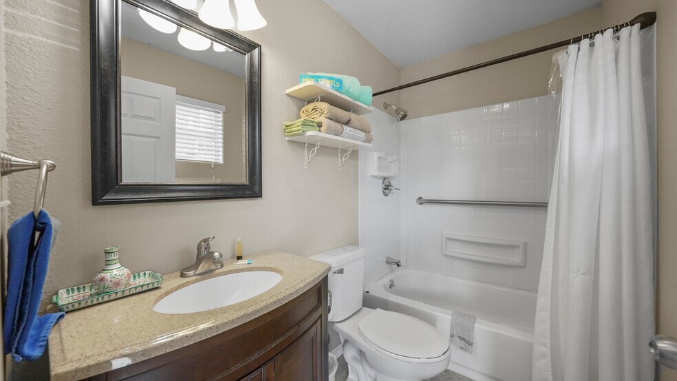 More Photos Of 91 Breeze Dr, Camdenton Hotel For Sale