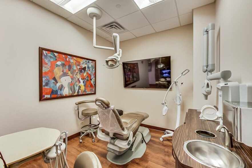 More Photos Of 1421-1431 McHenry Rd, Buffalo Grove Office For Sale