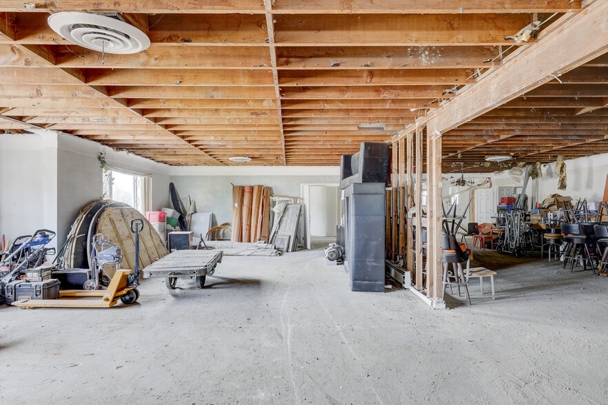 More Photos Of 23919 John R Rd, Hazel Park Freestanding For Sale