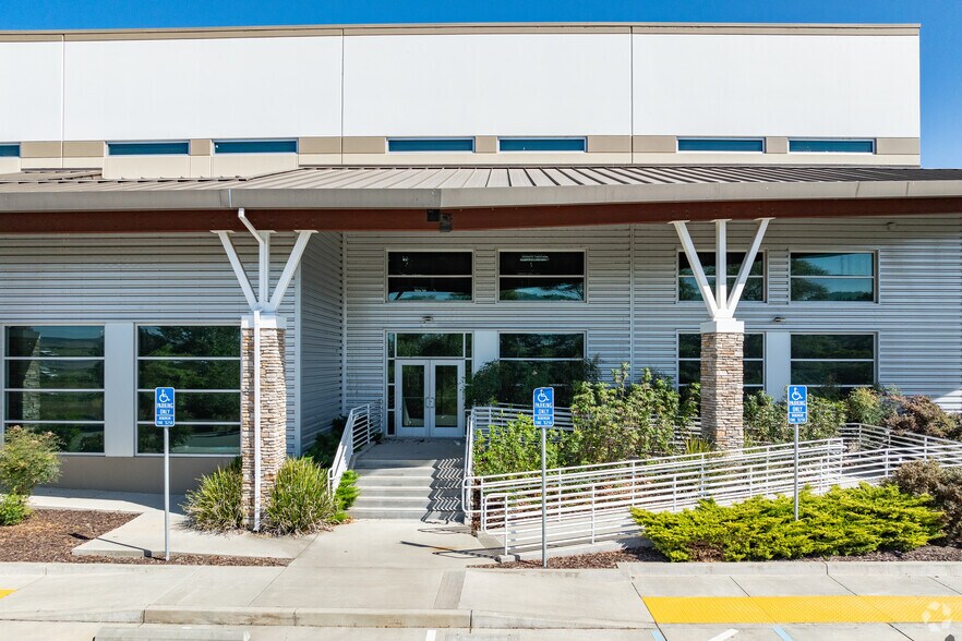 More Photos Of 22801 8th St E, Sonoma Warehouse For Lease