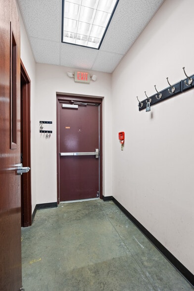 More Photos Of 1495 E 10th St, Jeffersonville Drugstore For Sale