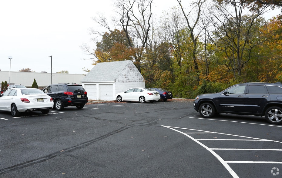More Photos Of 924 N Wood Ave, Linden Medical For Lease