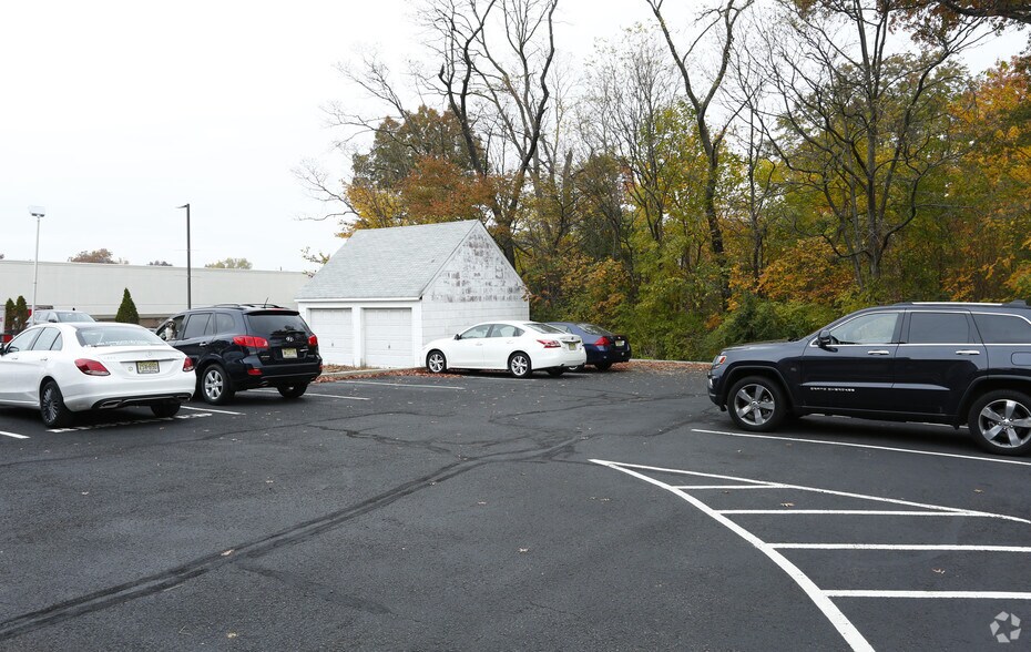More Photos Of 924 N Wood Ave, Linden Medical For Lease