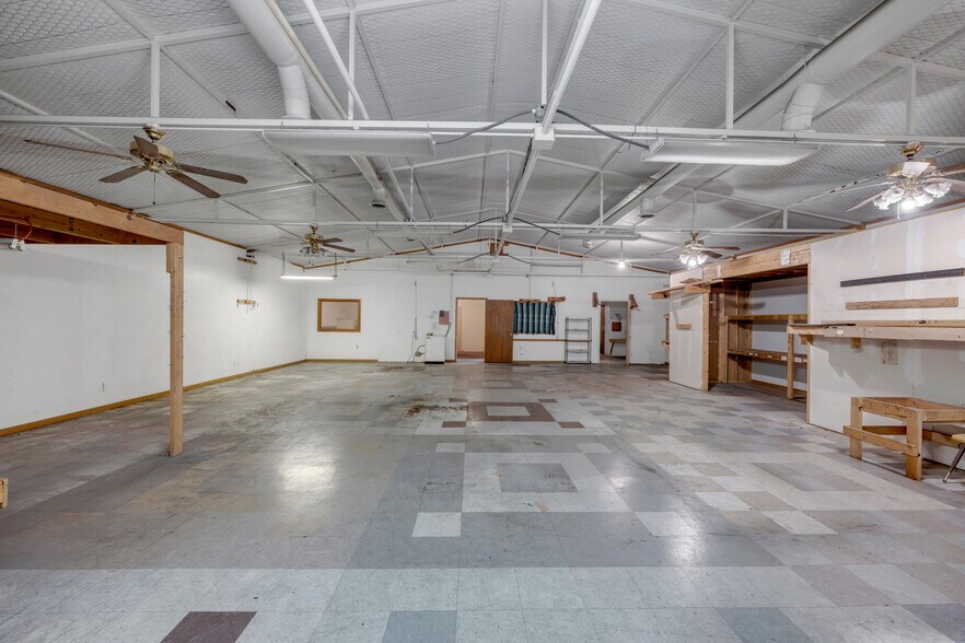 More Photos Of 7330 Texas 261 Hwy, Buchanan Dam Warehouse For Sale