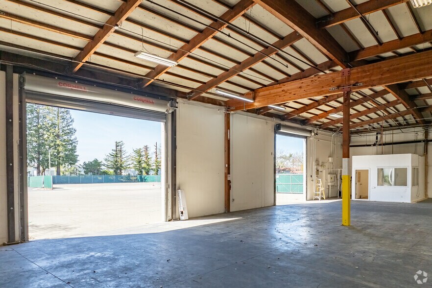 More Photos Of 210 Classic Ct, Rohnert Park Warehouse For Lease