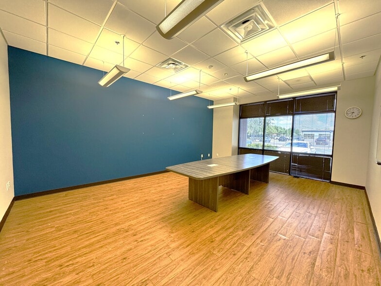More Photos Of 2900-2928 S Falkenburg Rd, Riverview Light Distribution For Lease