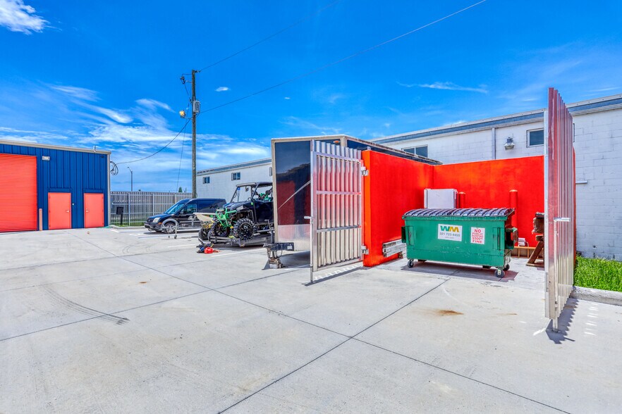 More Photos Of 2225 Avocado Ave, Melbourne Light Distribution For Lease