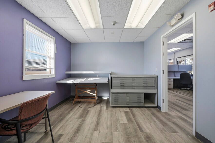 More Photos Of 104 Harbor Rd, Port Washington Office For Lease