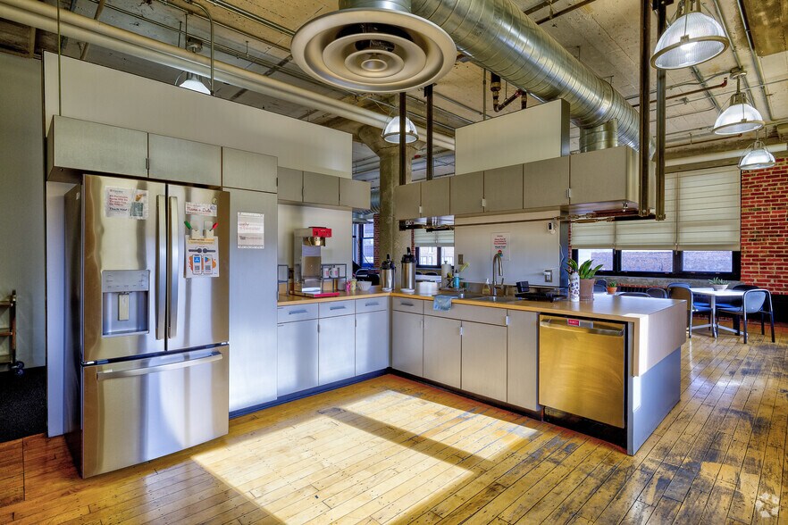 More Photos Of 1402 Jones St, Omaha Warehouse For Lease