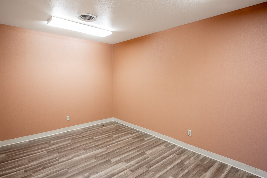 More Photos Of 1227 Bridge St, Yuba City Office For Sale