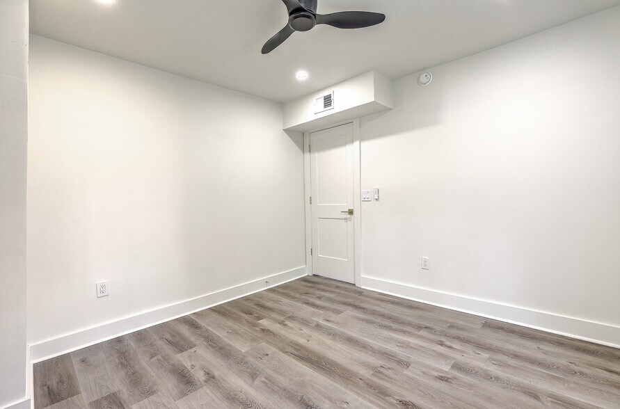 More Photos Of 68 Lee St, Charleston Apartments For Sale