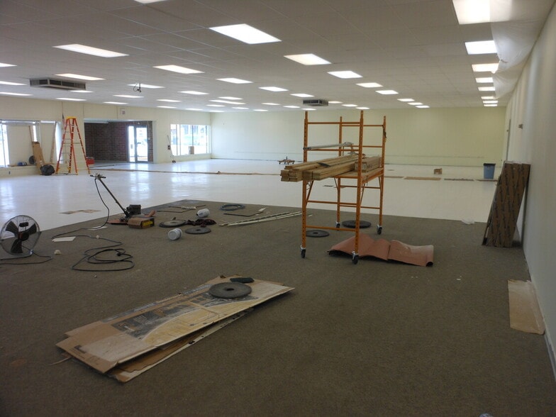 More Photos Of 801-807 N Federal Blvd, Riverton General Retail For Lease