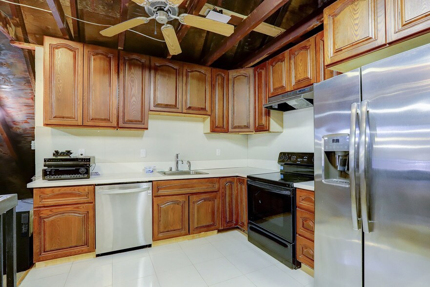 More Photos Of 212 Main St, Sierra City Hotel For Sale