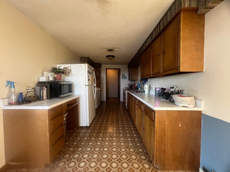 More Photos Of 2010 E Main St, Lamoni Hotel For Sale