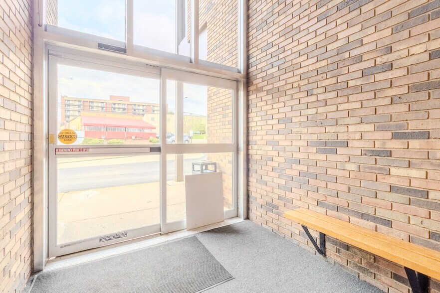 More Photos Of 346 Freeport Rd, New Kensington Medical For Lease
