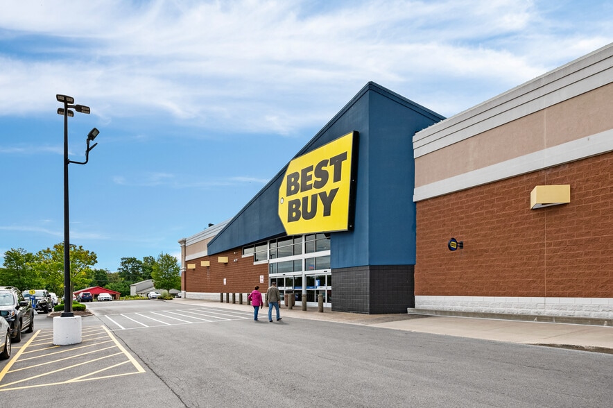 More Photos Of 4725-4745 Commercial Dr, New Hartford Unknown For Lease